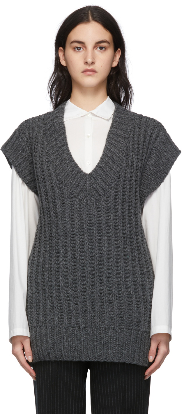 AMI Paris Grey Hand-Knitted V-Neck Oversize Vest