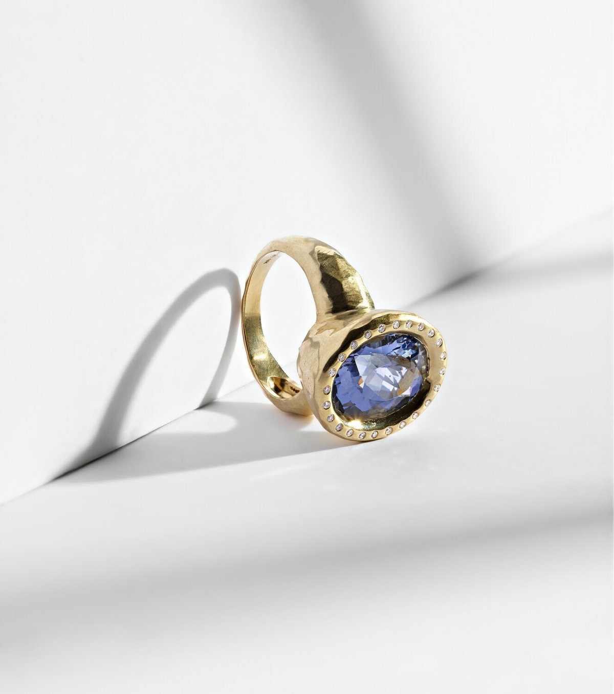 Octavia Elizabeth Tribute 18kt gold ring with diamonds and blue beryl