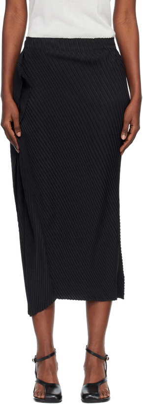 Photo: ISSEY MIYAKE Black Soft Fold Pleats Midi Skirt