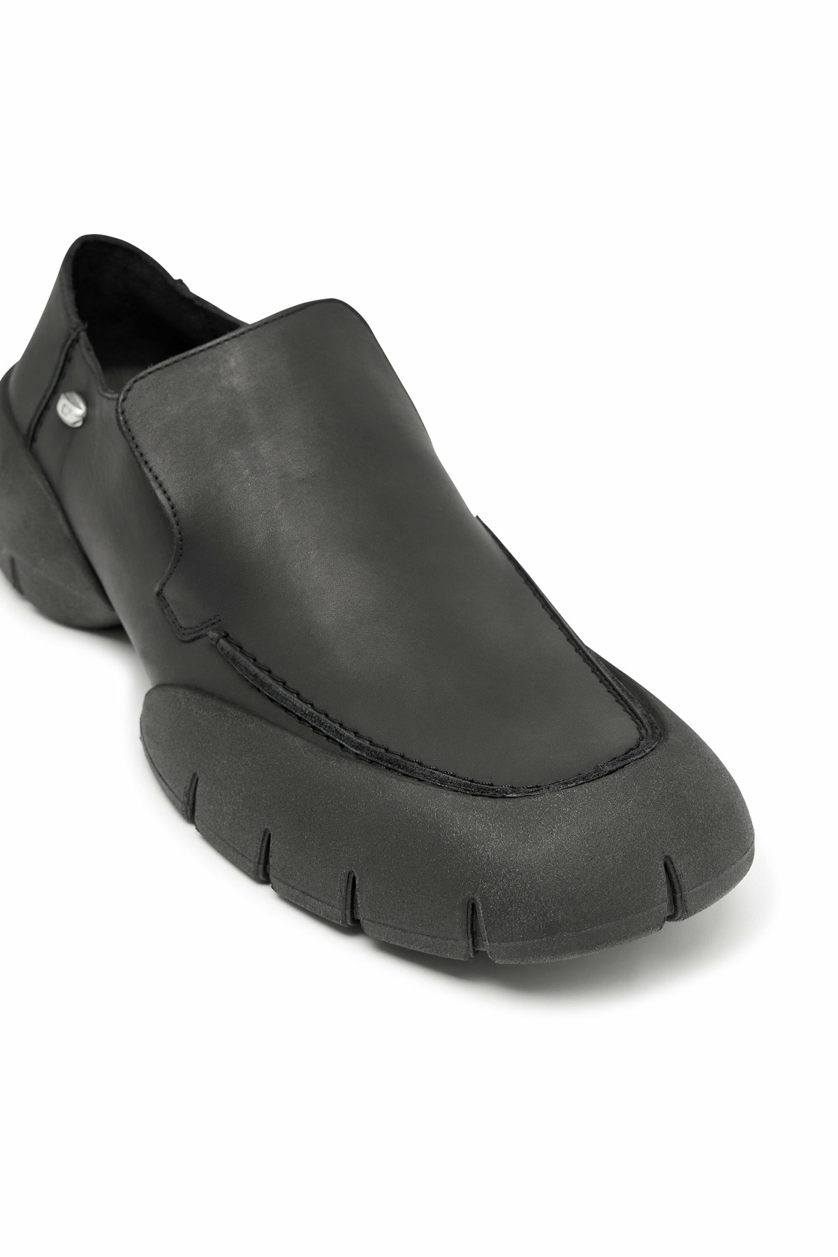 Diesel D-Mathieu-Brushed leather loafer with rubber sole - Moccasins and Mules Mens in Black