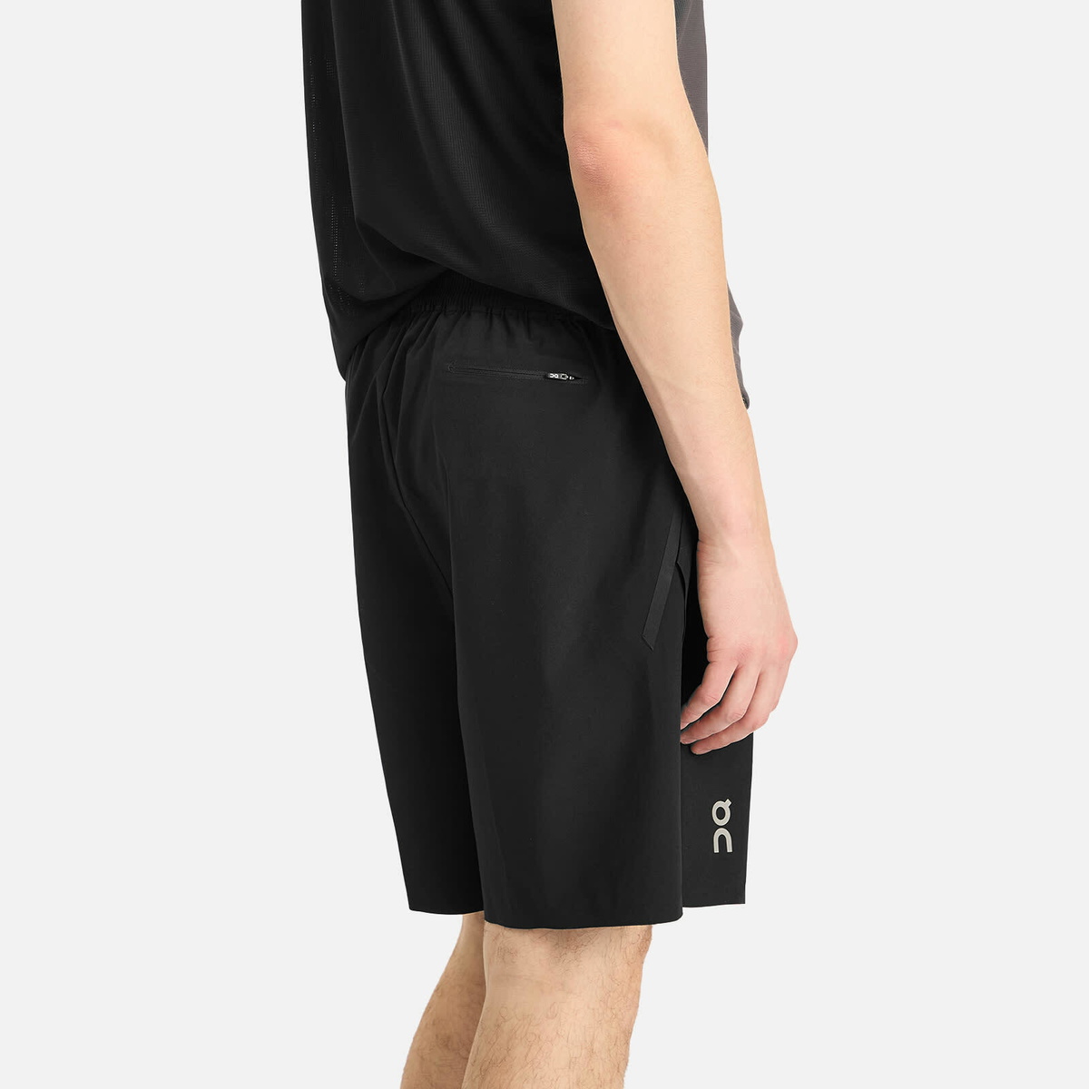 ON Men's Train Shorts in Black On