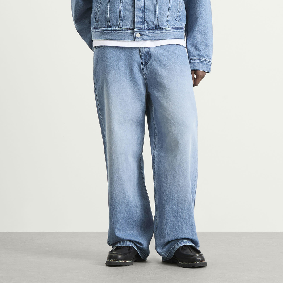 Arte Men's Circle Logo Jeans in Bleach Wash