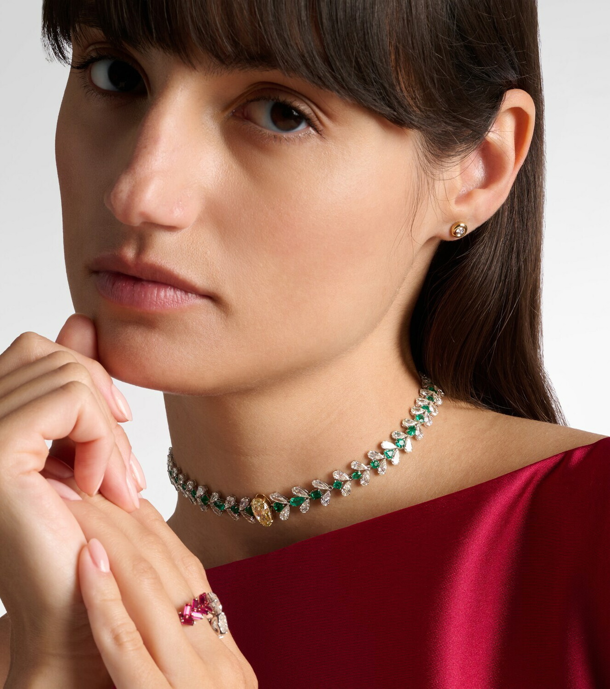 Kamyen 18kt white gold necklace with emeralds