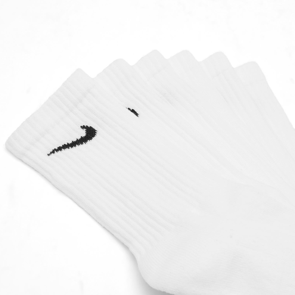 Nike Everyday Cushioned Crew Socks in White/Black