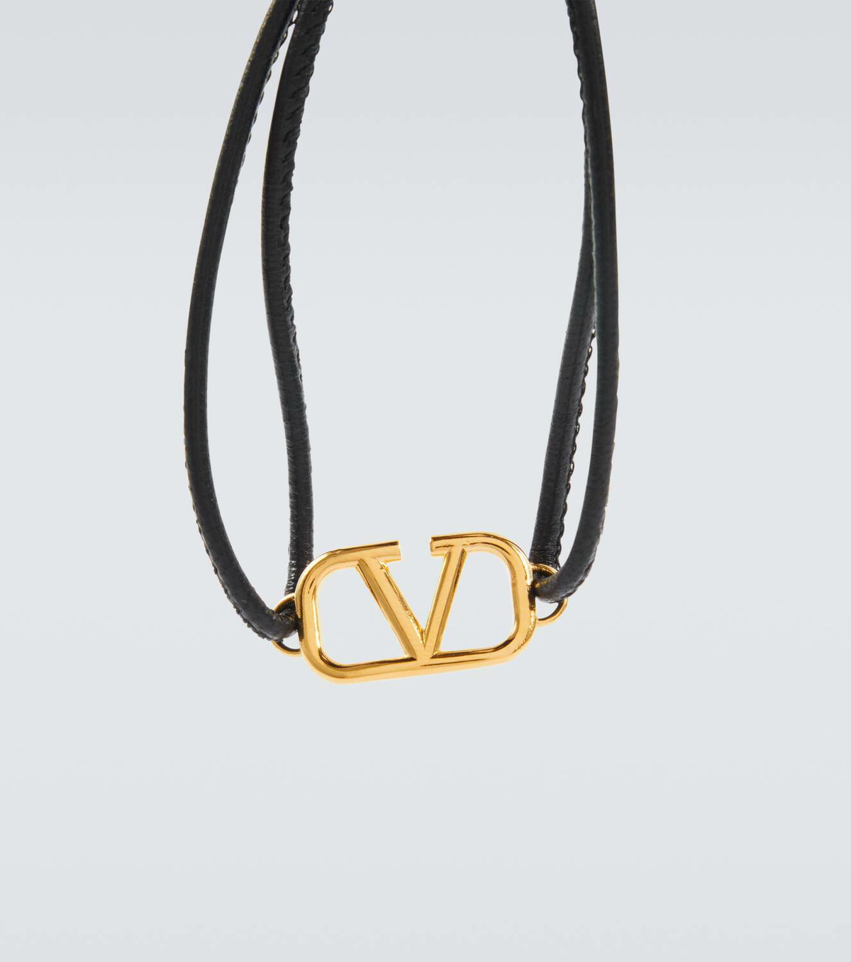 【関税&送料込】Valentino Garavani Black Leather Vlogo Brace Valentino Garavani Black Leather VLogo Signature Bracelet