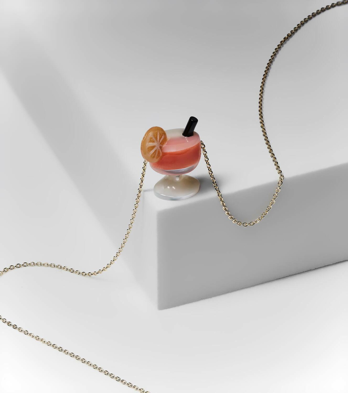 Aliita Cocktail 9kt charm necklace with mother of pearl and coral