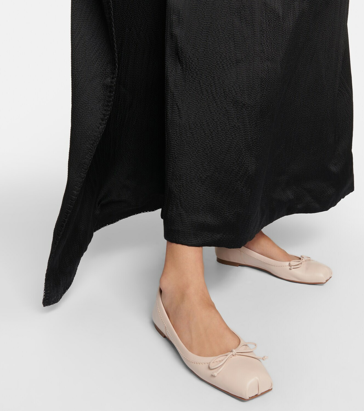 【Christian Louboutin】 Mamadrague leather ballet flats CHRISTIAN LOUBOUTIN Mamadrague spiked leather ballet flats