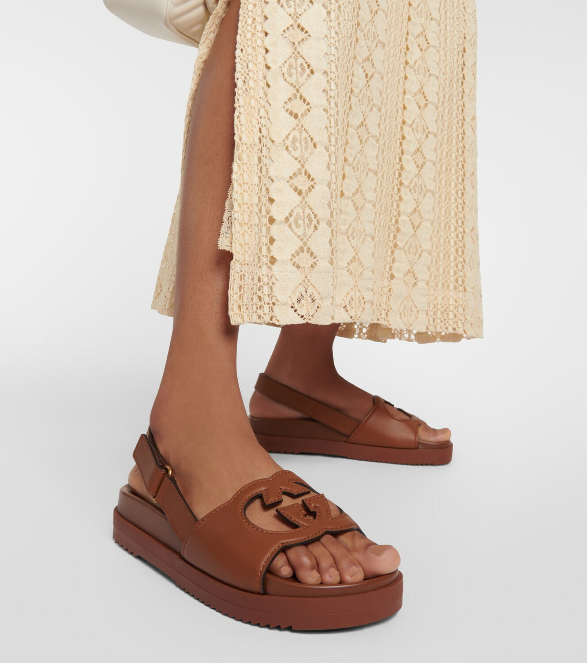 関送込【GUCCI】Interlocking G レザー ミュール GUCCI Interlocking G レザー ミュール | THE OUTNET (アウトネット)