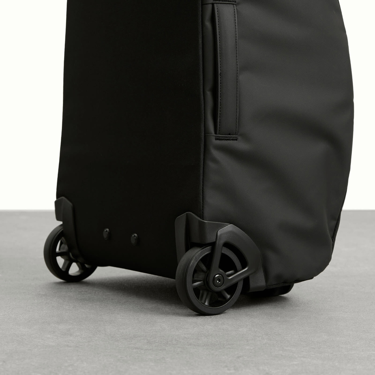 Db Journey Hugger Roller Bag Carry-On - 40L in Black Out 