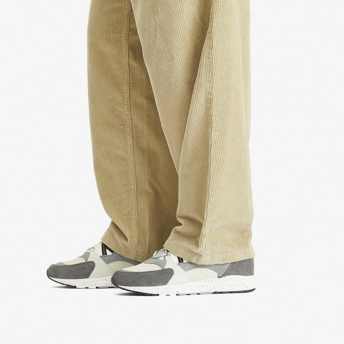 Karhu Men's Fusion 2.0 Sneaker in Limestone/Jet Black