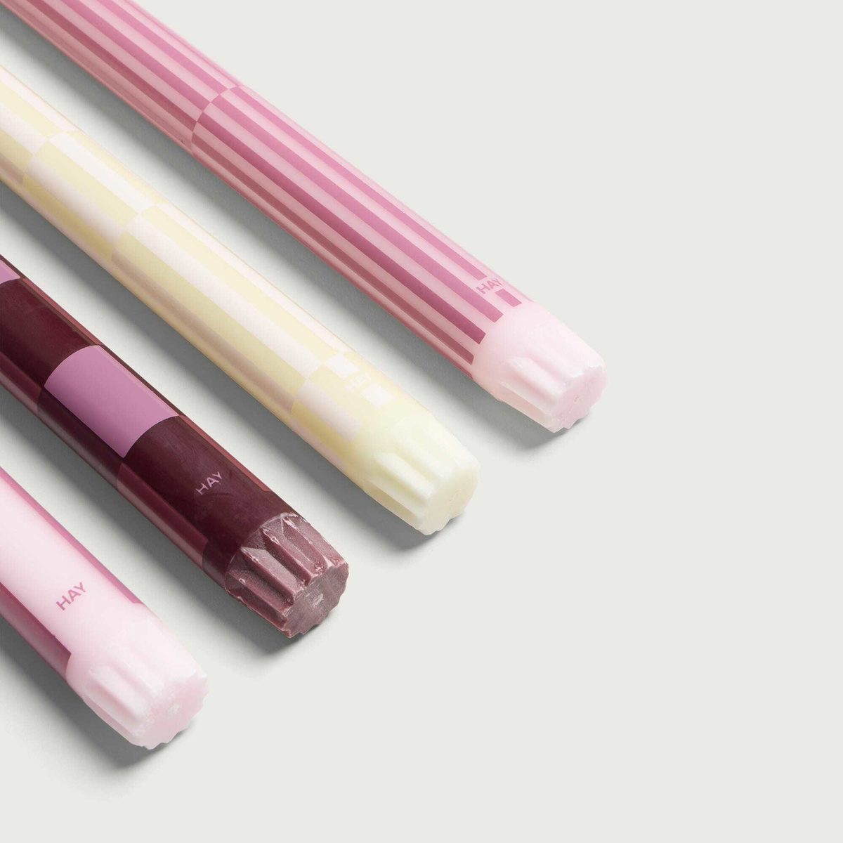 HAY Pattern Candle - Set of 4 in Pink/Bordeaux