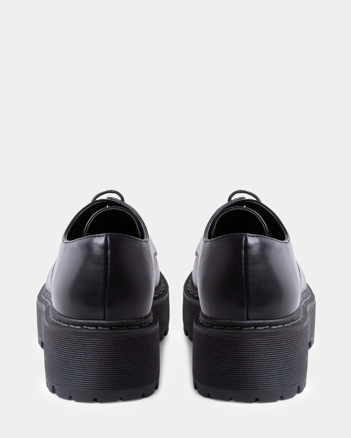 Steve Madden Bloomy Flats in Black