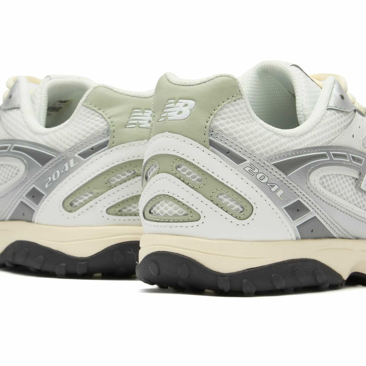 New Balance 204L Sneaker in Silver Metallic