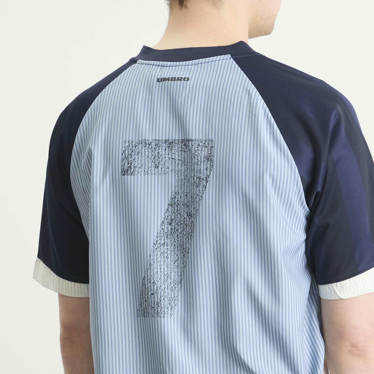 Umbro Men's Panelled Raglan Shirt in Baritone Blue/Brilliant White/Blue Fog