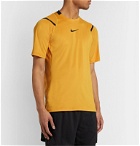 Nike Training - Pro AeroAdapt Dri-FIT T-Shirt - Yellow