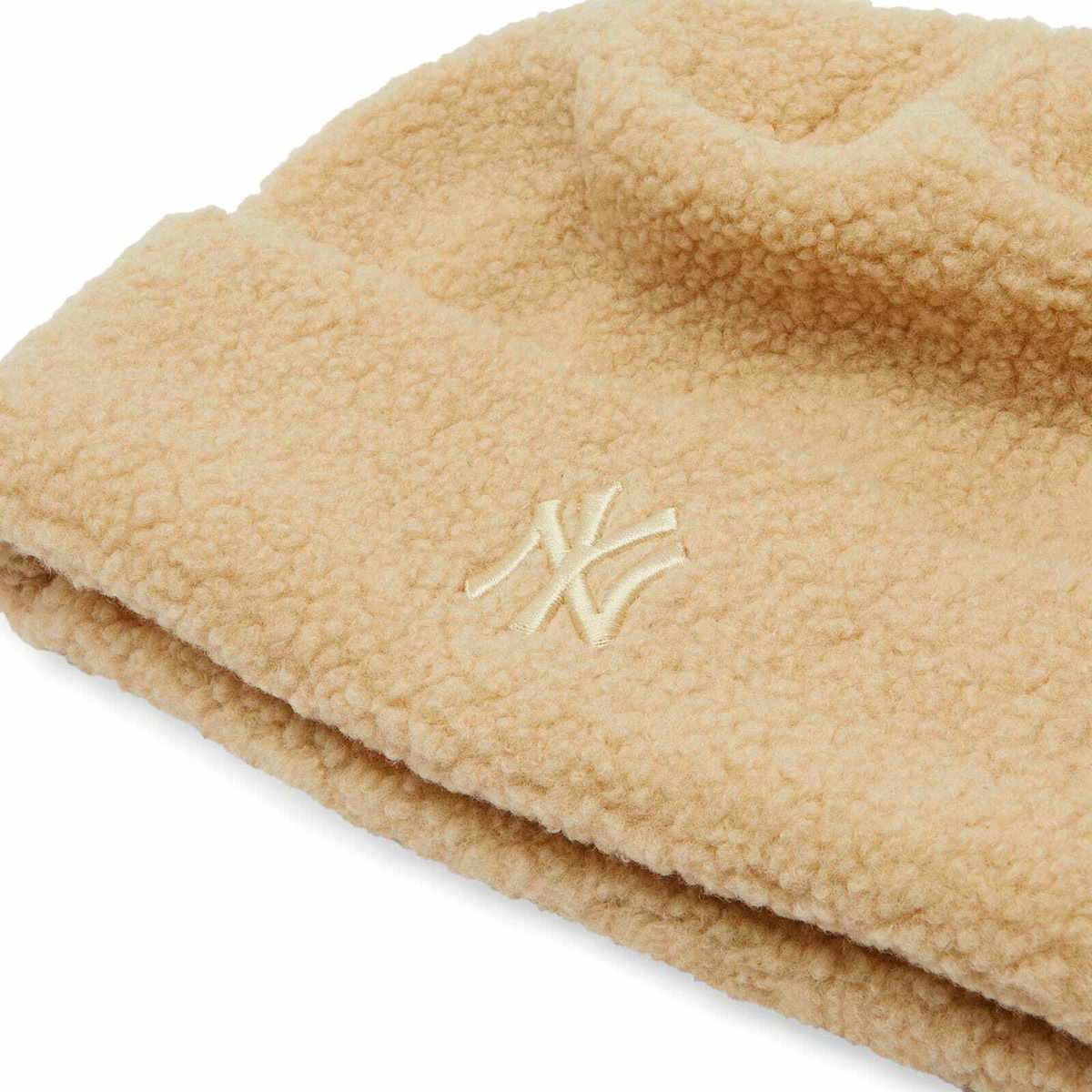 New Era New York Yankees Borg Beanie Hat in Natural 