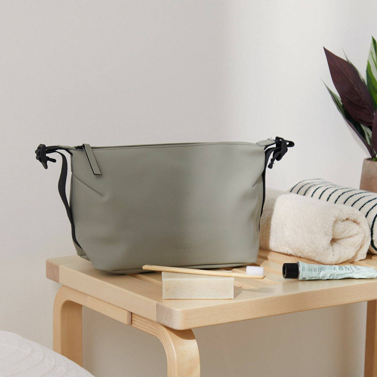 アクセサリーその他 Hilo Wash Bag - RAINS - Synthetic - White Rains® Hilo Wash Bag in Black for $60 | Free Shipping