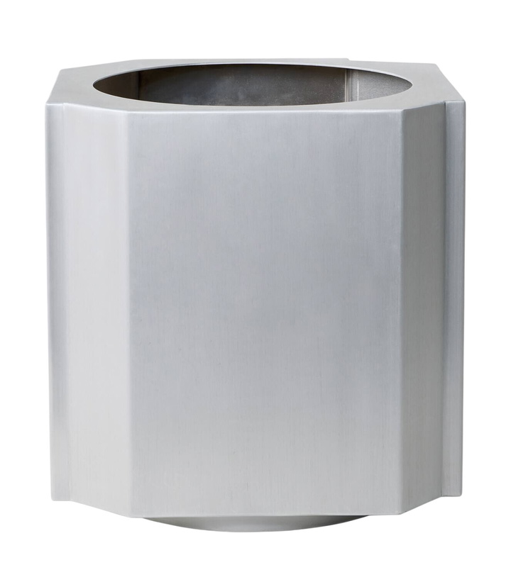 Photo: Louise Roe Funki Large plant pot