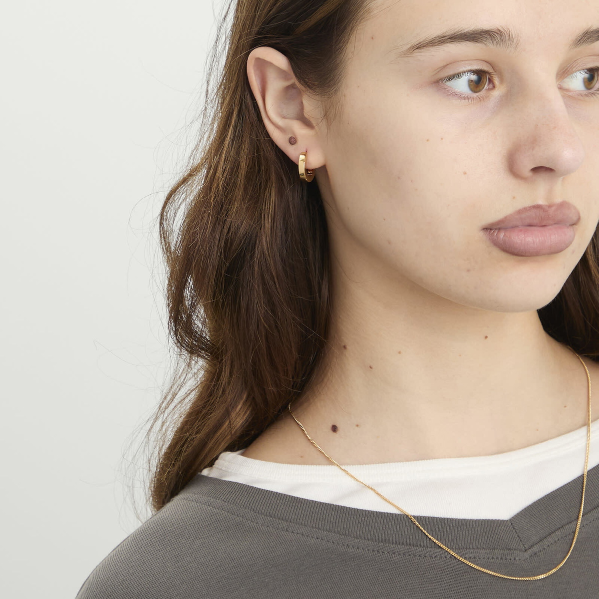 Tom Wood Beck Hoops Earrings in Gold 
