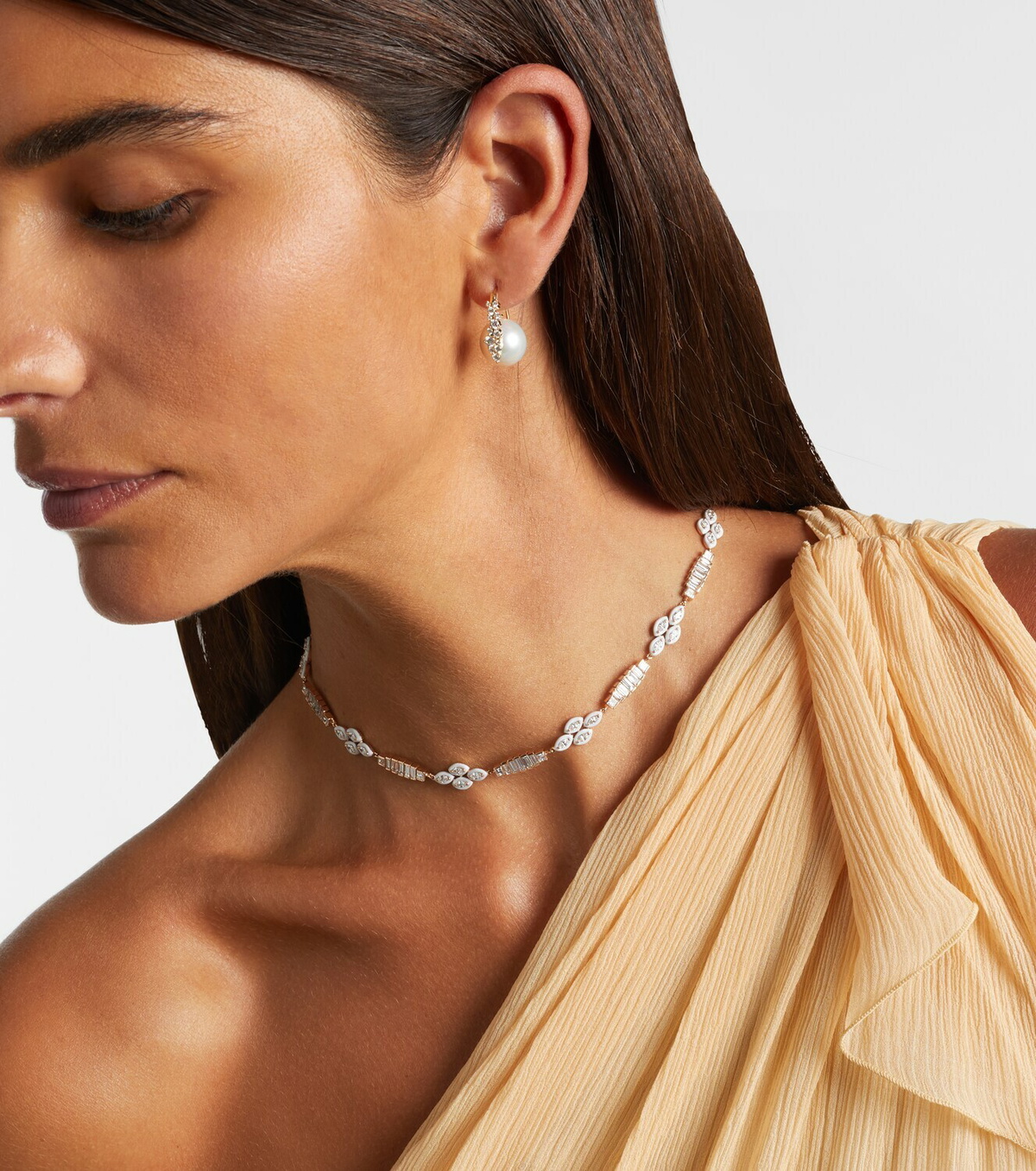 Kamyen 18kt gold choker with diamonds