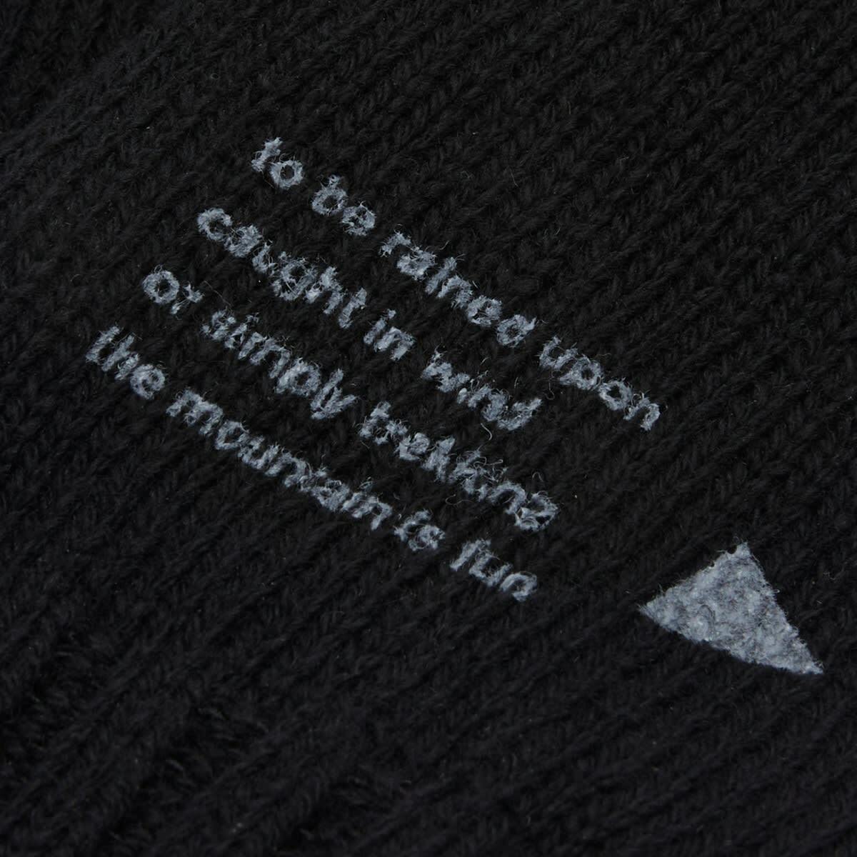 and wander Wool Knit Gloves in Black 