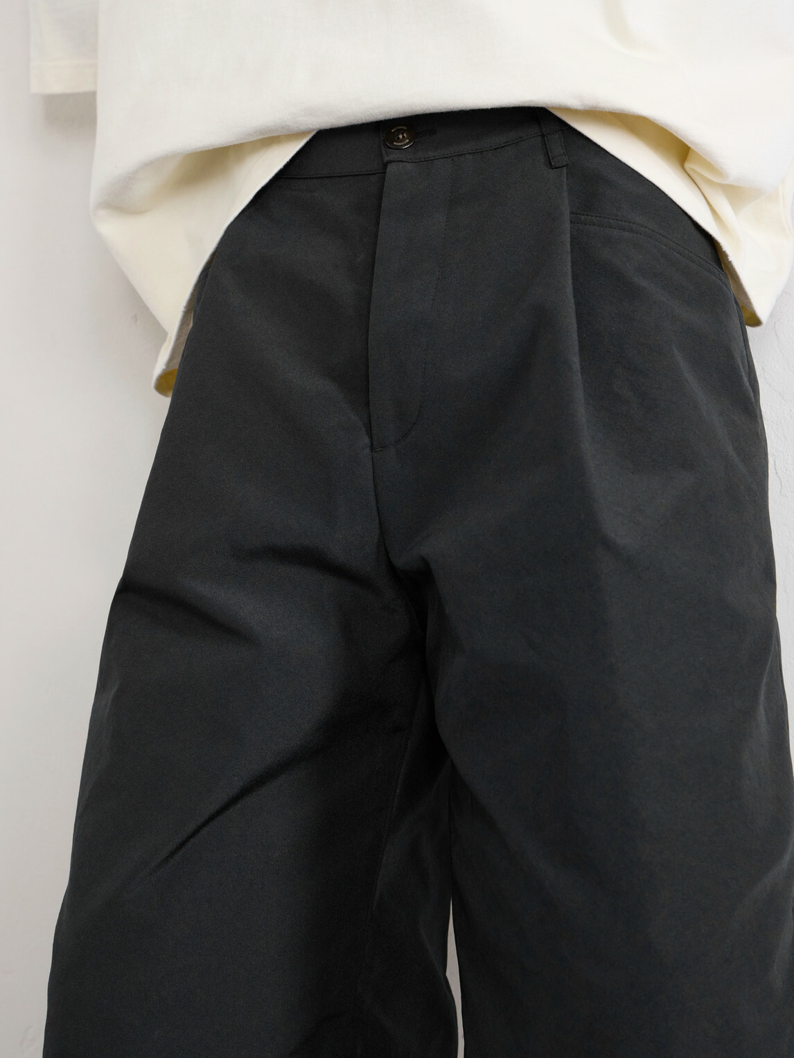 Willy Chavarria - Chilango Straight-Leg Pleated Woven Bermuda Shorts - Black