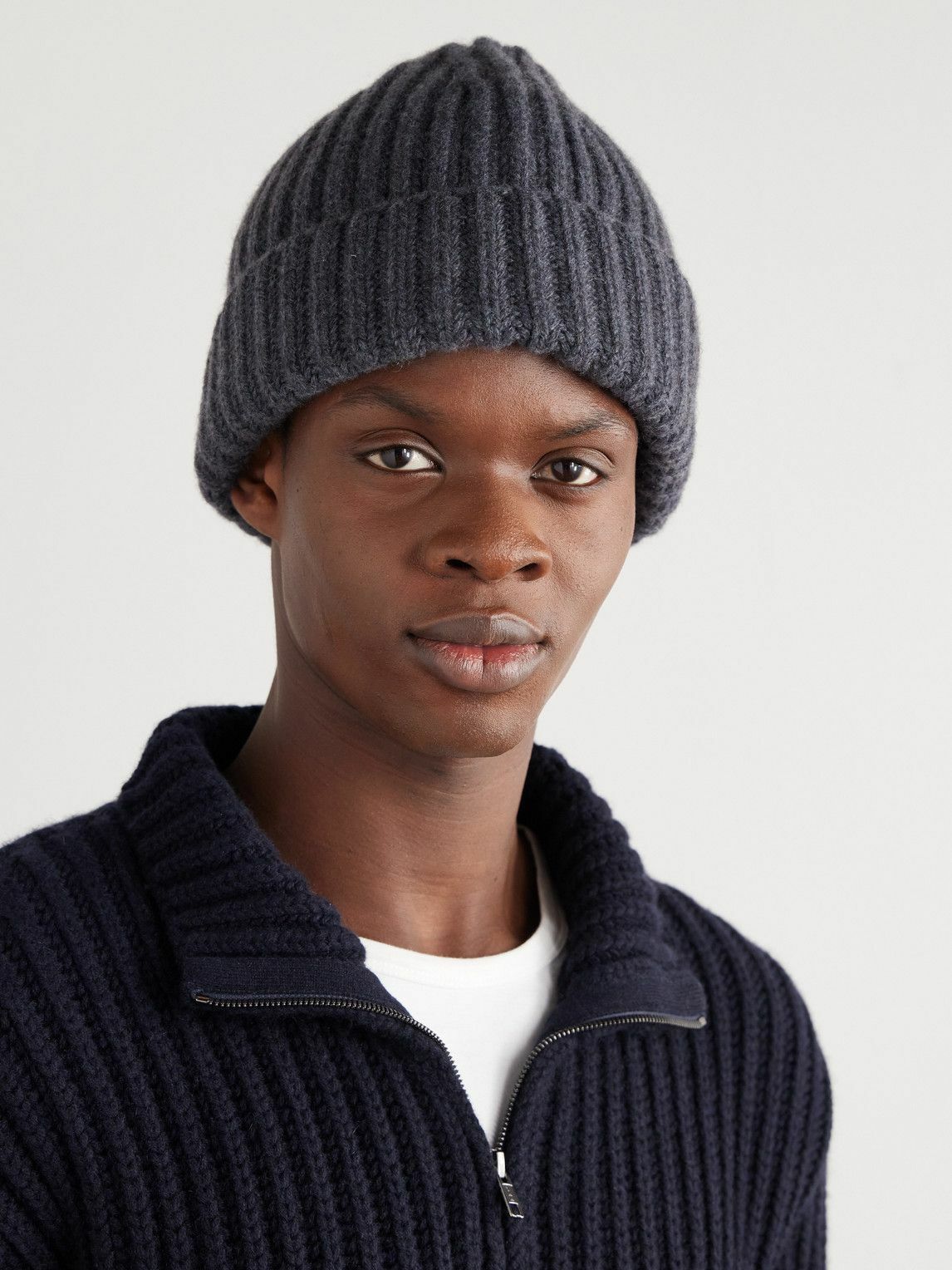 Naadam Signature Cashmere Ribbed Beanie In Merlot