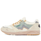 Karhu Men's Aria 95 Sneaker in Turtledove/Iceberg Green
