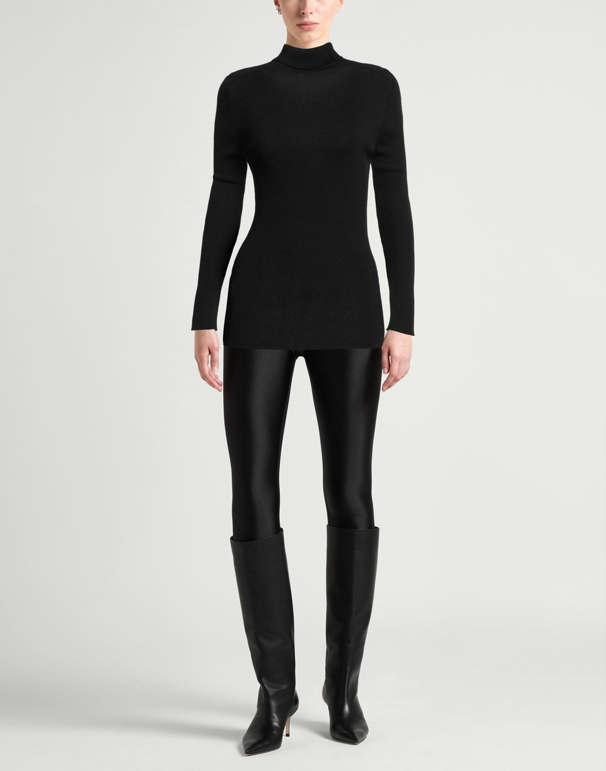 Le 17 Septembre Womens Turtleneck in Black