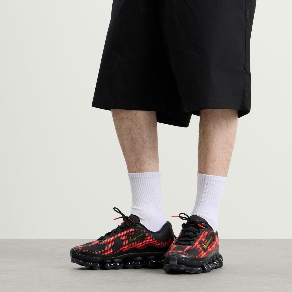 Nike Men's Air Liquid Max Df Sneaker in Black/Metallic Gold/Team Red