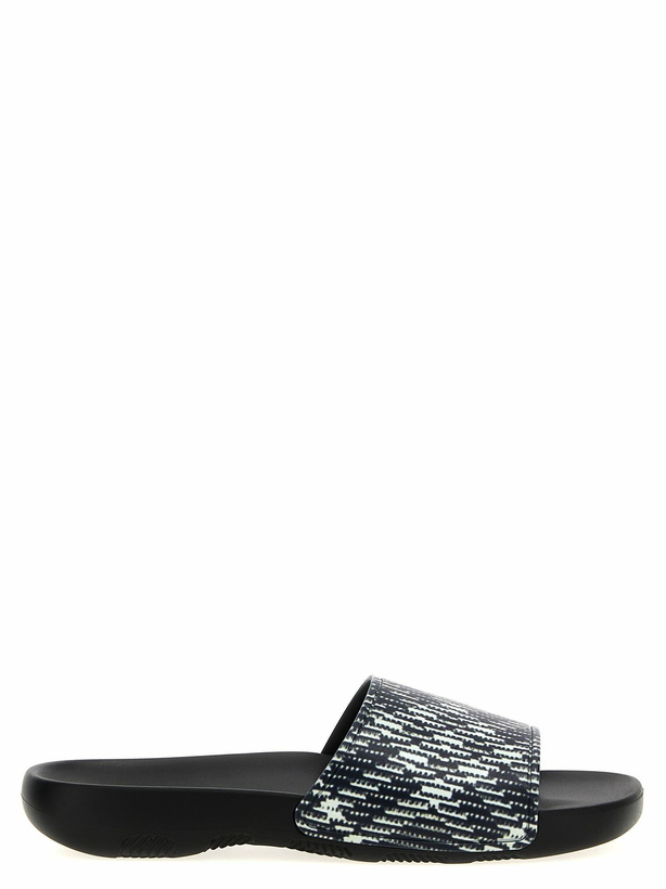 Photo: Burberry dive Check Sandals