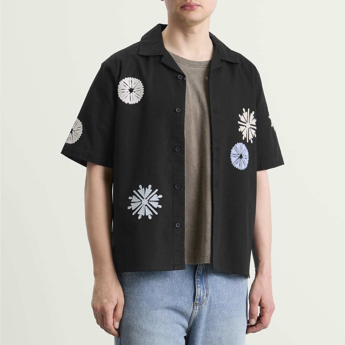 Wax London Men's Didcot Round Applique Vacation Shirt in Black/Multi