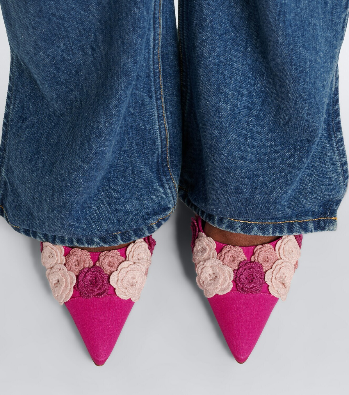 Manolo Blahnik Svemuta floral-appliqué slingback pumps