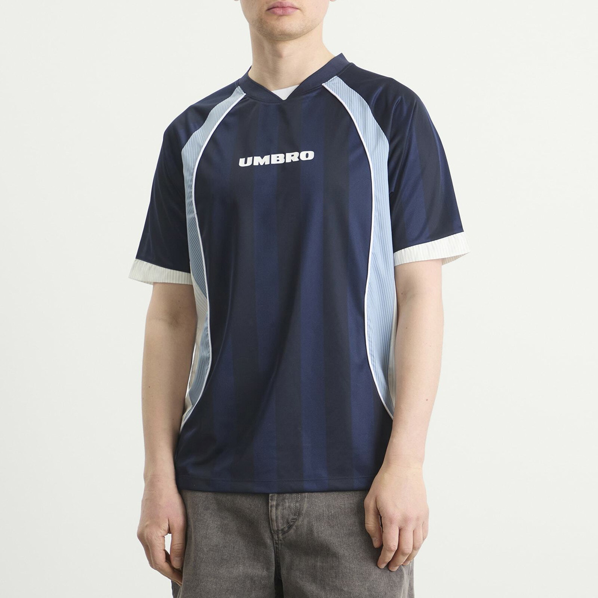 Umbro Men's Panelled Raglan Shirt in Baritone Blue/Brilliant White/Blue Fog