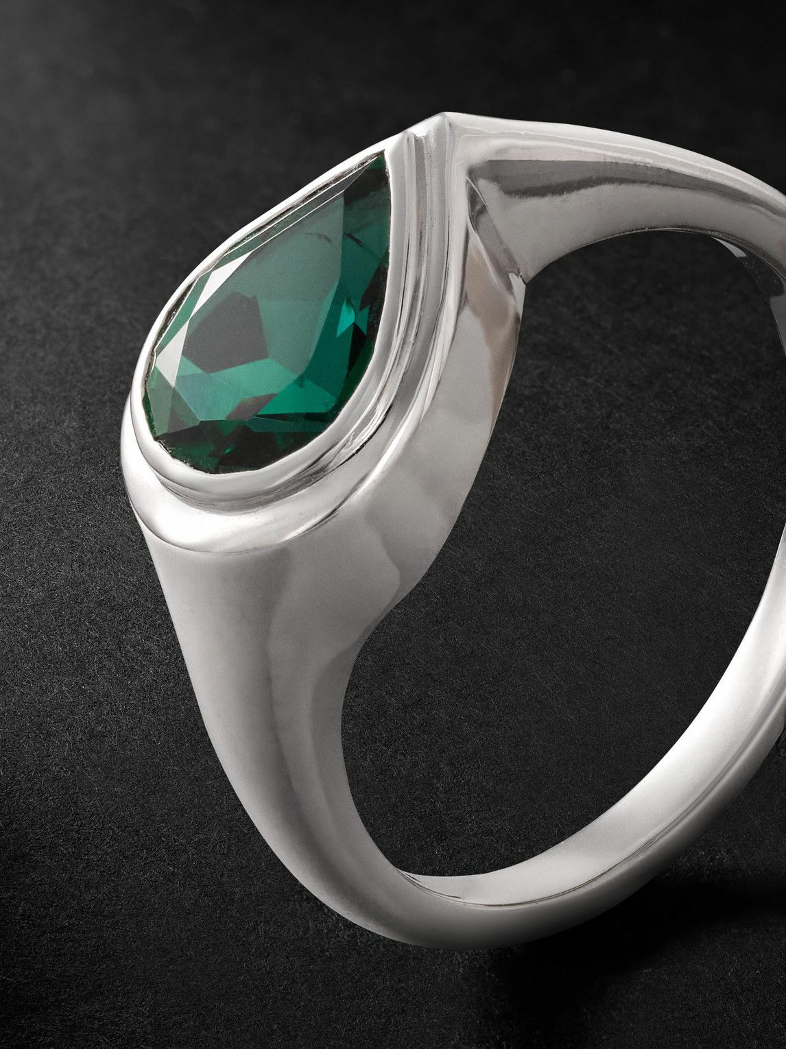 42 Suns - 14-Karat White Gold Laboratory-Grown Emerald Signet Ring - Green