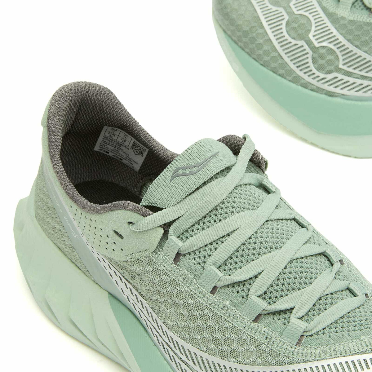 Saucony Men's Endorphin Pro 4 Sneaker in Iceberg/Carbon