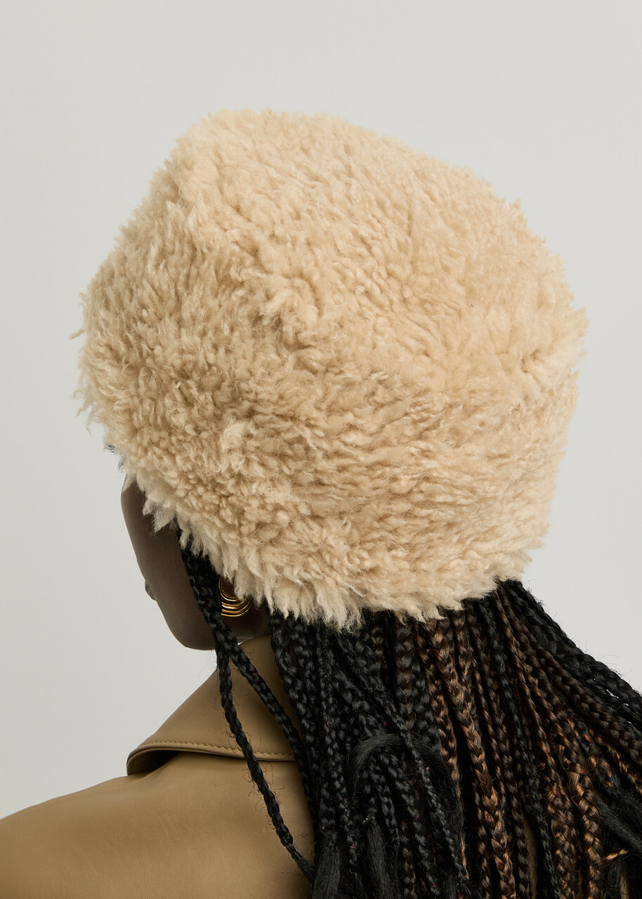 Toteme Pillbox Shearling hat Cream Toteme