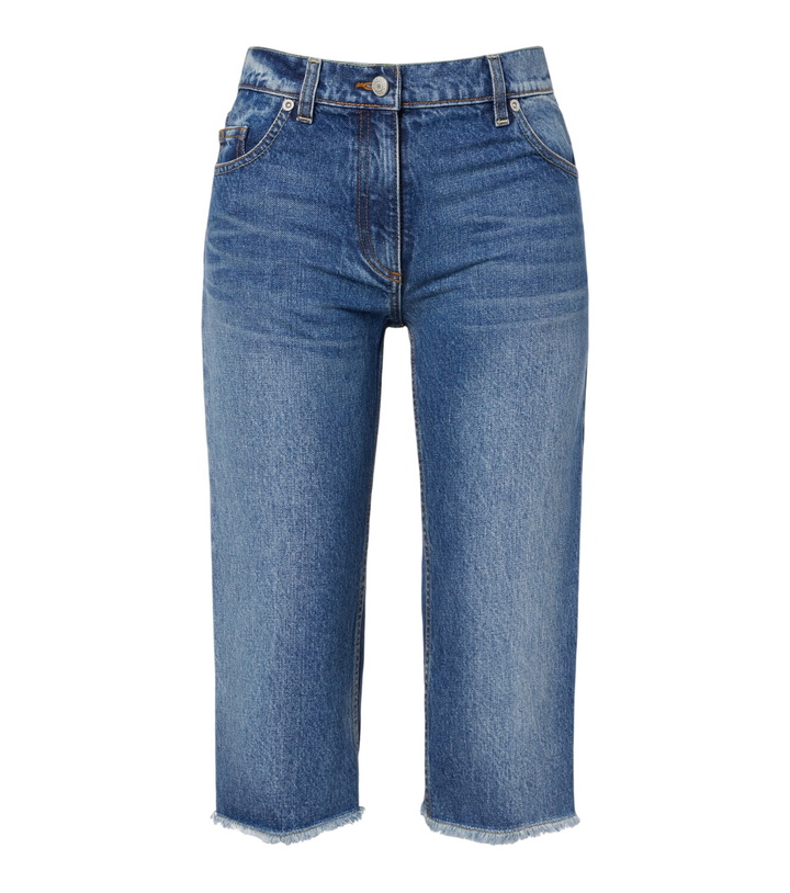 Photo: Magda Butrym Faded capri jeans