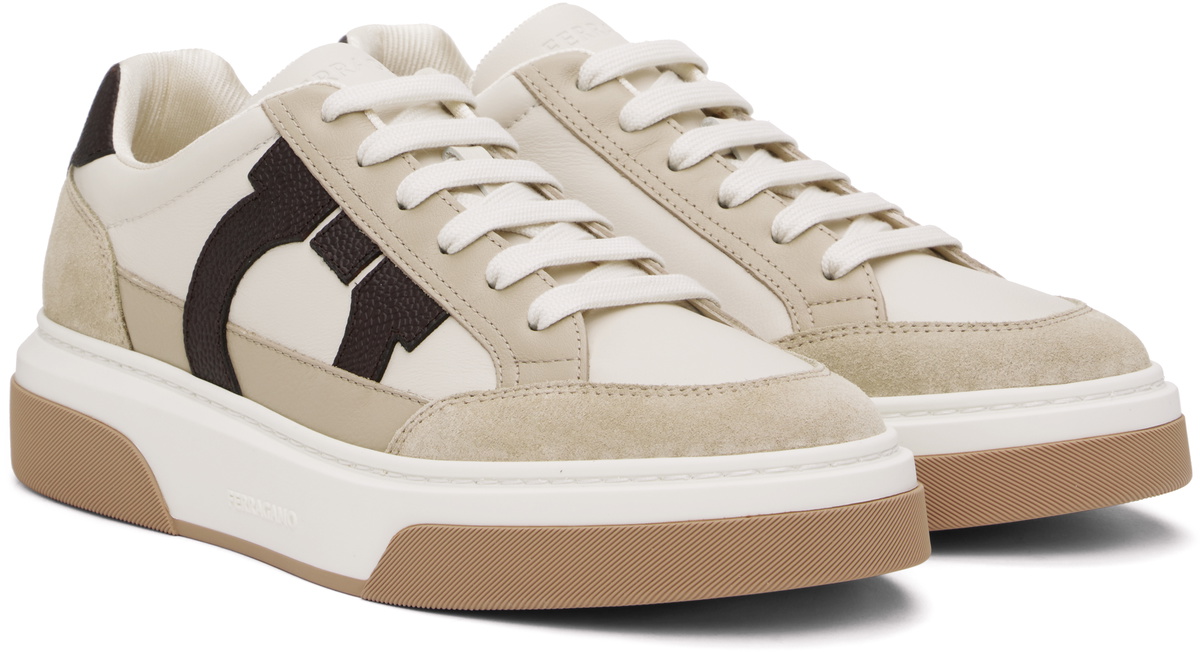 1度のみ使用 FERRAGAMO ホワイト ベージュ スニーカー 収納袋付き 1度のみ使用 FERRAGAMO ホワイト ベージュ スニーカー 収納袋