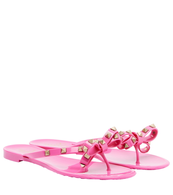 Photo: Valentino Garavani Rockstud bow-detail thong sandals