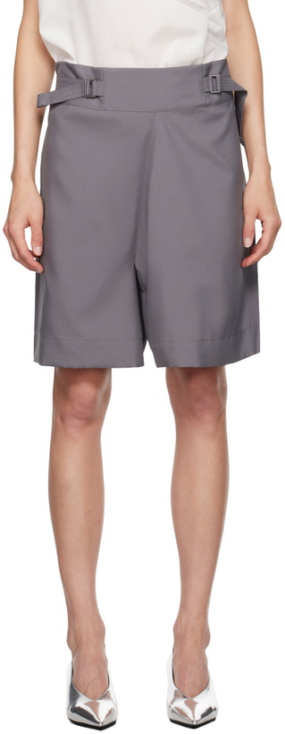 Photo: 132 5. ISSEY MIYAKE Gray Flat Shorts