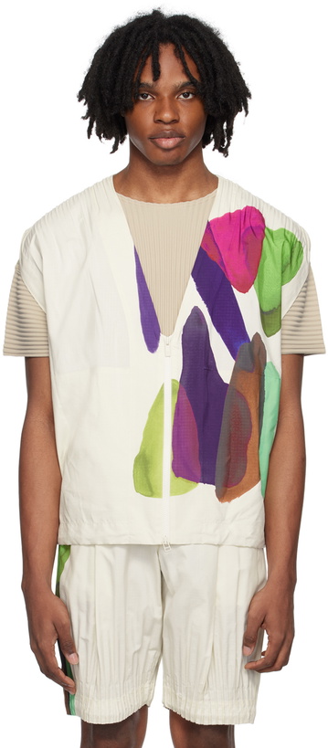 Photo: HOMME PLISSÉ ISSEY MIYAKE Off-White Cascade Picturesque Vest