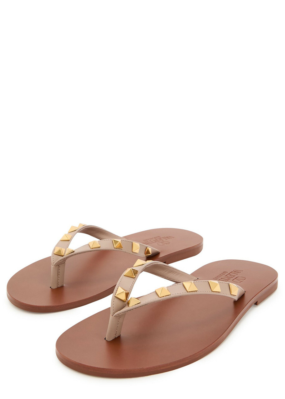 Valentino Garavani Rockstud Thong Leather Sandals Beige