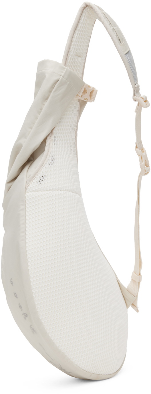 HYEIN SEO スリングバッグ Hyein Seo Sling Bag W/ Key Ring - Ivory | Garmentory