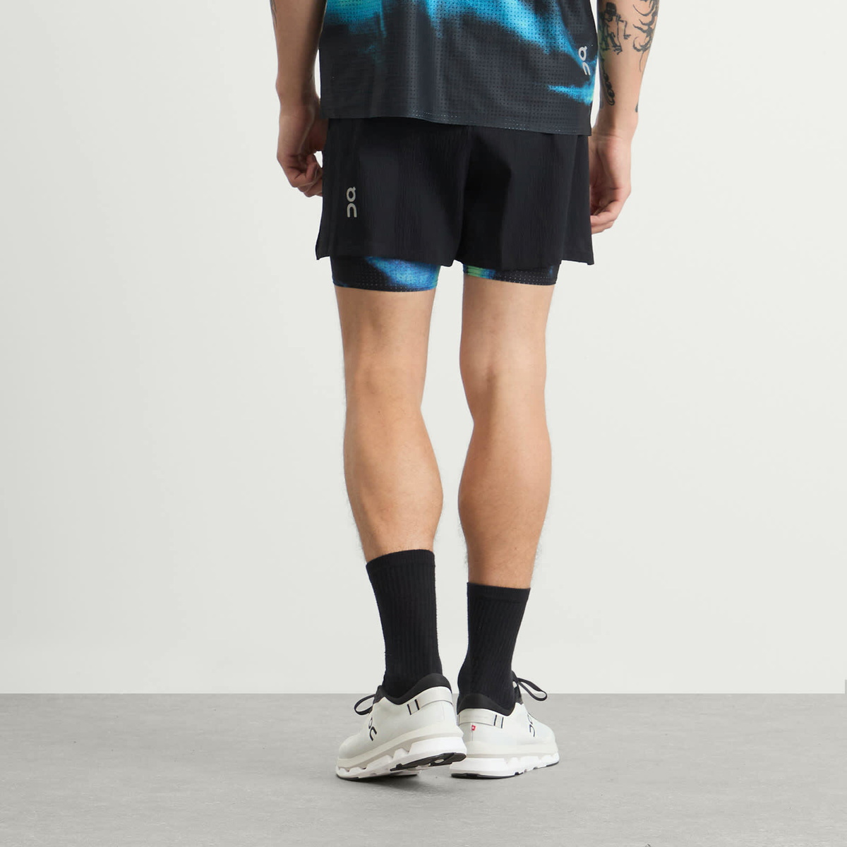 ON Men's Pace Shorts in Black/Horizon