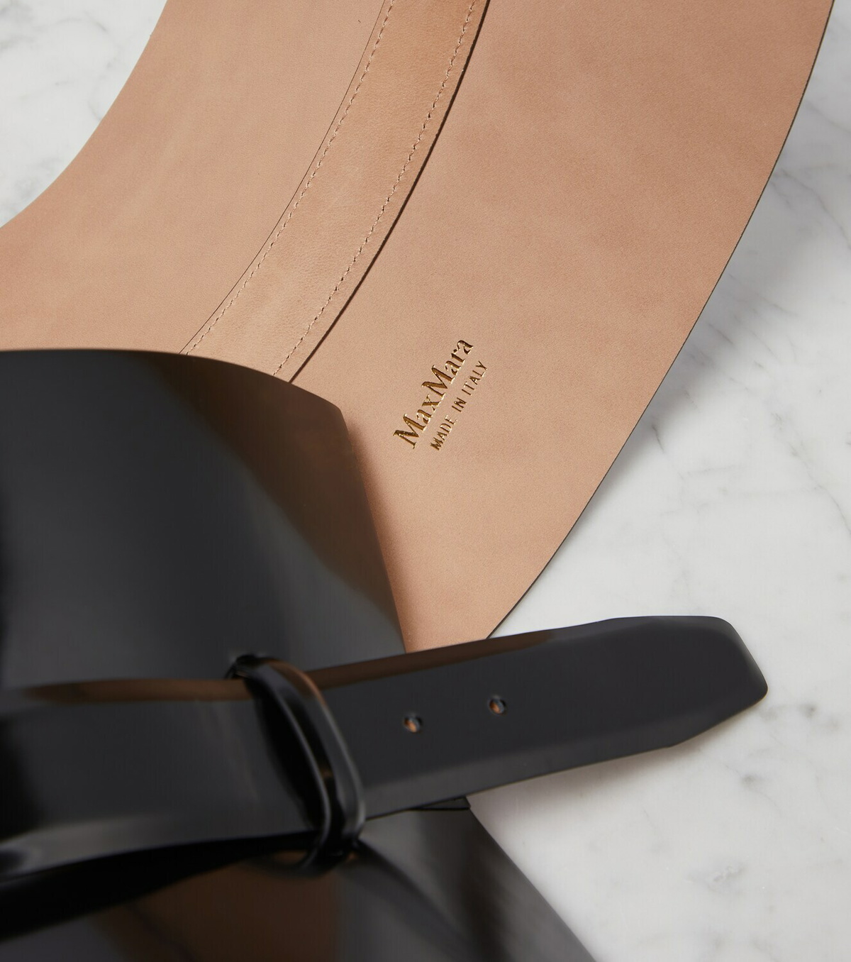Max Mara Bustier175 patent leather belt Max Mara display picture 1