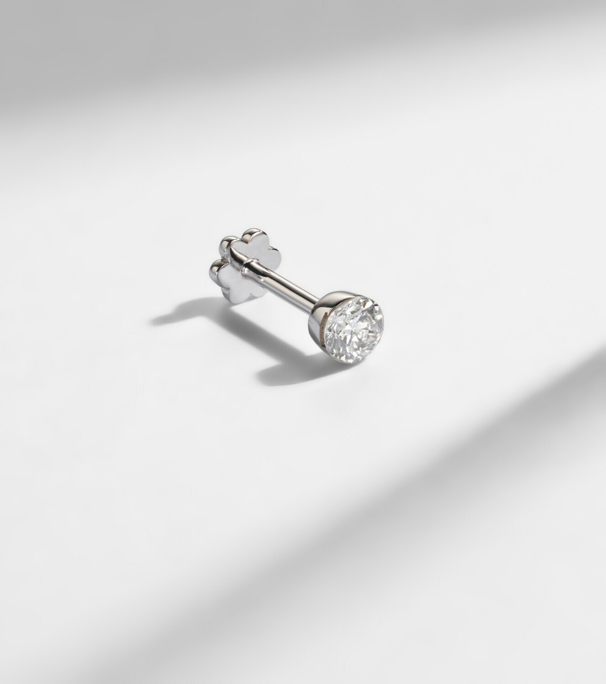 Maria Tash 18kt white gold (750/1000) single earring with diamond