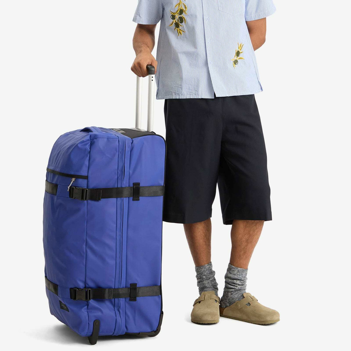 Eastpak Transit'r Large Travel Bag With Wheels in Tarp Blue 
