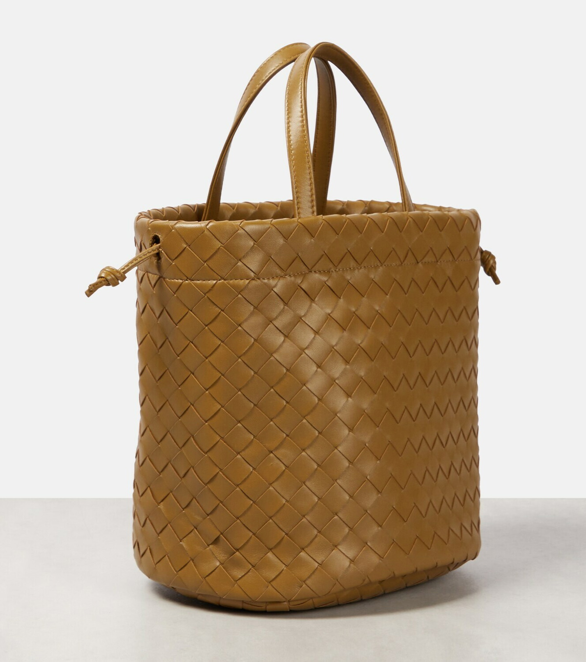 【関税&送料込】Bottega Veneta Castello Small Bucket Bag In Bottega Veneta Castello Small leather bucket bag Bottega Veneta
