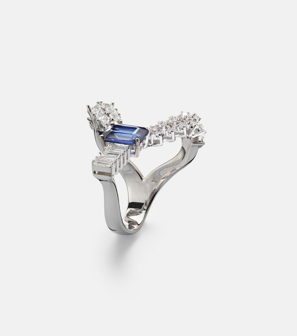 Yeprem Reign Supreme 18kt white gold ring with sapphire and diamonds